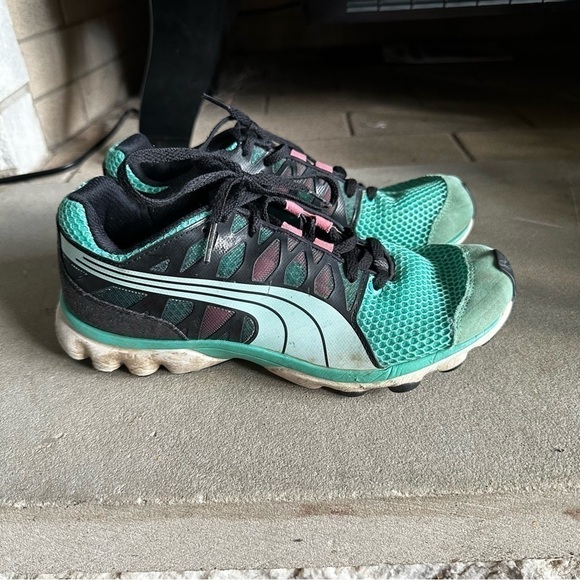 Puma women’s walking athletic shoes size 7 - Picture 4 of 8